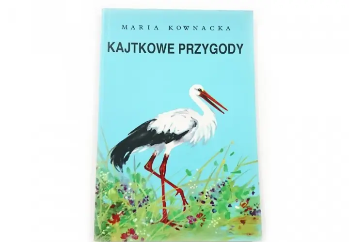 Okładka książki "Kajtkowe przygody" Marii Kownackiej z bocianem na tle nieba i łąki.