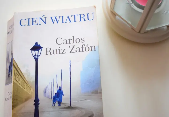 "Cień Wiatru" Zafóna: Recenzja. Czy to książka dla Ciebie?