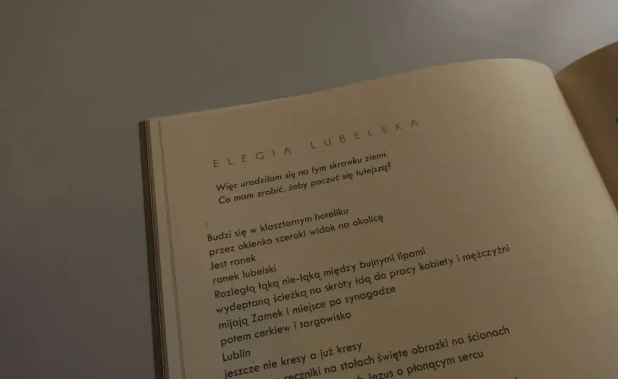 Julia Hartwig: Wiersze, klucz do poezji uważności. Jak czytać?
