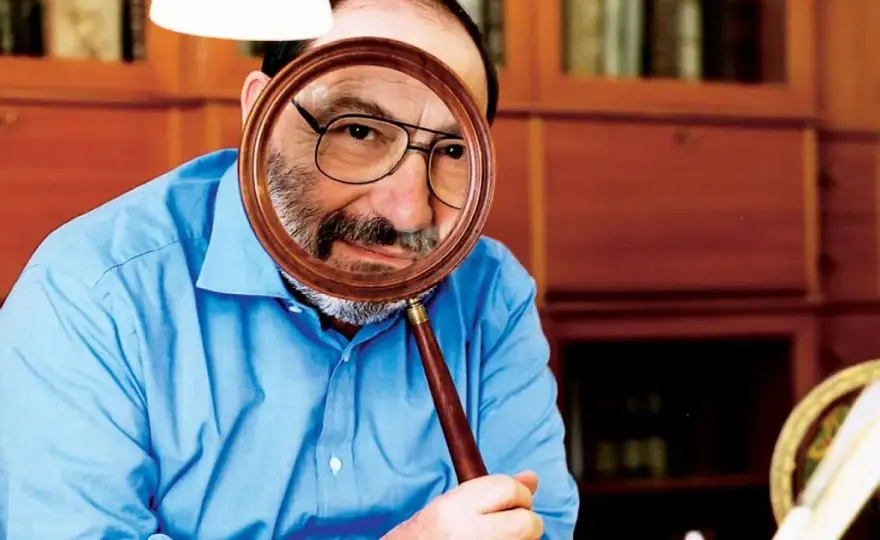 Umberto Eco: Kto czyta książki, żyje podwójnie? Autor i znaczenie