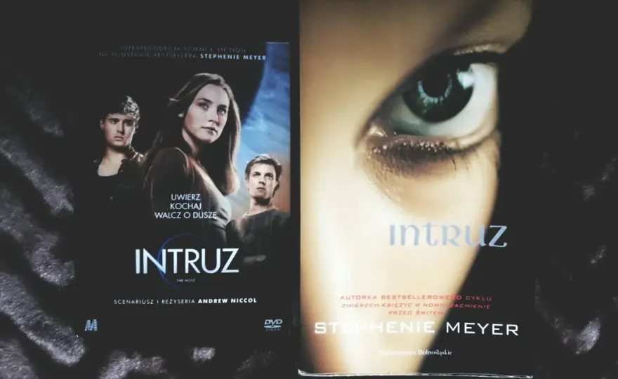 Intruz Stephenie Meyer: Recenzja. Czy warto dać się porwać tej historii?